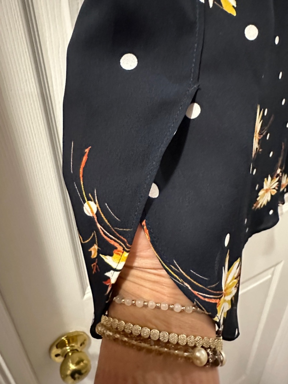 Banana Republic Navy Floral & Polka Dot Sheer Short Sleeve Top Sz L - Picture 6 of 8